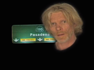 Illustration for article titled How One Fed-Up Dude Fixed an Awful Highway Sign Himself
